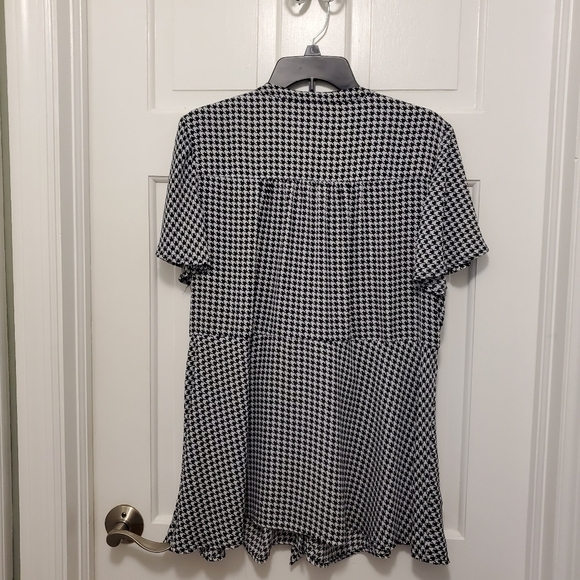 Torrid Georgette Flutter Sleeve Blouse Size 1=14/16, Houndstooth Print - Picture 9 of 11
